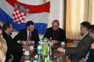 Slika slike-vijesti/2011 godina/biskup u PU/naslovnaw.jpg